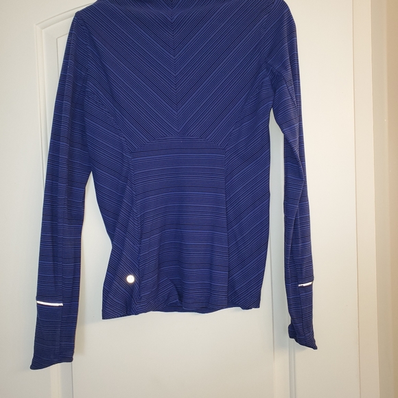 Lululemon top size 8 - Picture 3 of 4